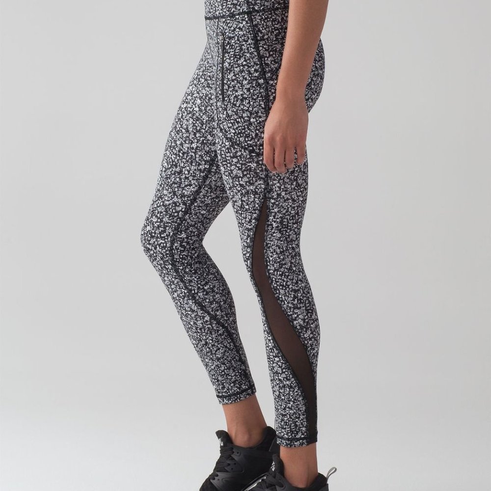 Lululemon Invigorate 7/8 Tight Daisy Dust Alpine